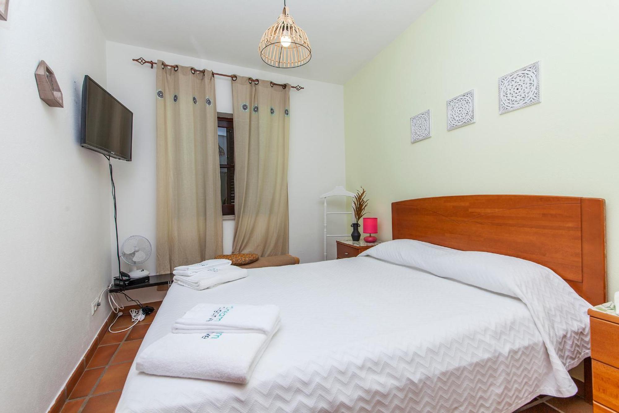 J - Casa Do Farol Guest house